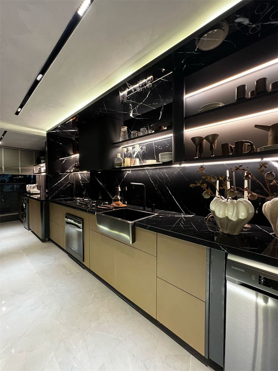 Foto do apartamento decorado de 3 quartos · 145 m² · cozinha, Coupé Tower